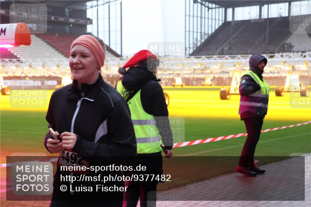 07.12.2025 - St. Pauli X-Mass-Run No. 15 Luisa Fischer http://msf.ph/oto/9377482 07.12.2025 10:26:30 Ziel 4492, 23, 28, 50, 129, 211, 368, 369, 374, 387, 398, 404, 422, 1069, 1227, 1538, 1561, 1581, 1586, 1638, 1639, 2041, 2104, 2106, 2149, 2191, 2215, 2896, 2922, 3698, 3699, 3742, 3779, 3805, 3910, 3918, 4044, 4093, 4162, 4164, 4300, 4301, 4460, 4461, 4469, 4481, 4492, 4501, 4529, 4532, 4699, 4703, 4709, 4775, 4782, 5010 meine-sportfotos.de