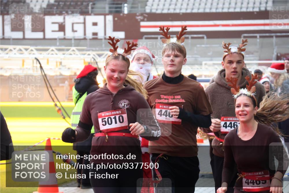 07.12.2025 - St. Pauli X-Mass-Run No. 15 Luisa Fischer http://msf.ph/oto/9377500 07.12.2025 10:27:01 Ziel 15, 87, 5010, 446, 446, 15, 4405, 23, 28, 368, 1396, 1638, 1639, 2068, 2518, 2648, 2649, 2922, 3698, 3699, 3771, 3787, 3792, 3828, 4044, 4093, 4185, 4384, 4448, 4460, 4461, 4469, 4481, 4506, 4512, 4529, 4532, 4699, 4703, 4705, 4709, 5010 meine-sportfotos.de