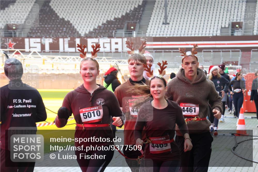 07.12.2025 - St. Pauli X-Mass-Run No. 15 Luisa Fischer http://msf.ph/oto/9377509 07.12.2025 10:27:02 Ziel 87, 15, 5010, 15, 4405, 15, 4461, 23, 28, 368, 1396, 1638, 1639, 2068, 2518, 2648, 2649, 2922, 3698, 3699, 3771, 3787, 3792, 3828, 4044, 4093, 4185, 4384, 4448, 4460, 4461, 4469, 4481, 4506, 4512, 4529, 4532, 4699, 4703, 4705, 4709, 5010 meine-sportfotos.de