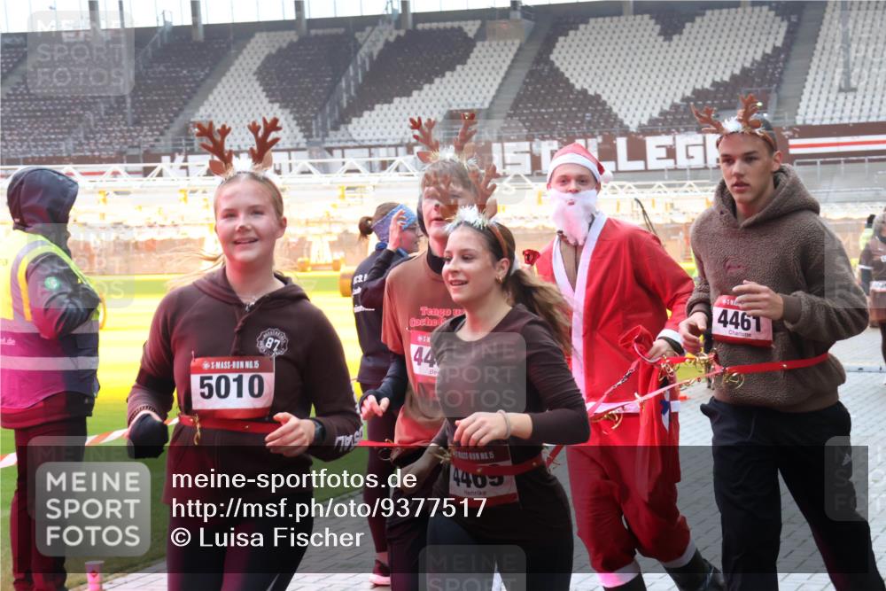 07.12.2025 - St. Pauli X-Mass-Run No. 15 Luisa Fischer http://msf.ph/oto/9377517 07.12.2025 10:27:03 Ziel 15, 5010, 1, 444, 4461, 15, 4465, 23, 28, 368, 1396, 1638, 1639, 2068, 2518, 2648, 2649, 2922, 3698, 3699, 3771, 3787, 3792, 3828, 4044, 4093, 4185, 4384, 4448, 4460, 4461, 4469, 4481, 4506, 4512, 4529, 4532, 4699, 4703, 4705, 4709, 5010 meine-sportfotos.de