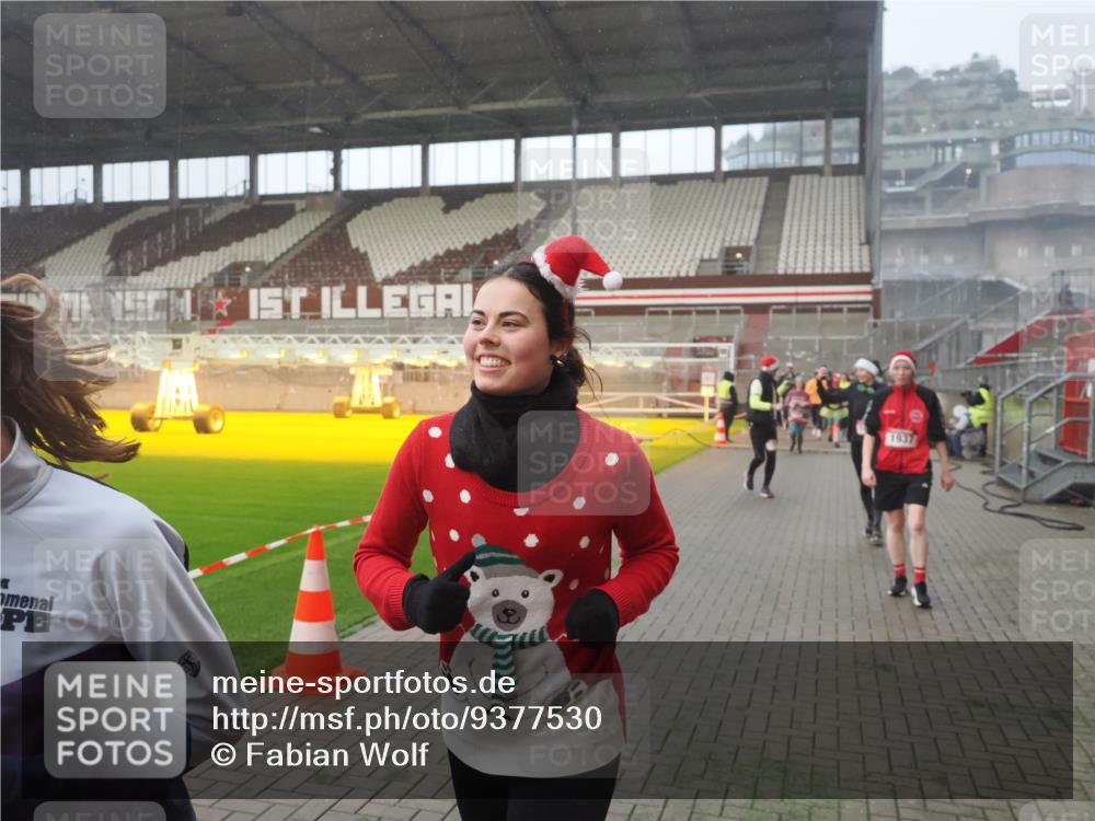 07.12.2025 - St. Pauli X-Mass-Run No. 15 Fabian Wolf http://msf.ph/oto/9377530 07.12.2025 10:06:20 Ziel 34, 127, 148, 187, 893, 967, 969, 1119, 1369, 1479, 1480, 1832, 1937, 1946, 2894, 2968, 3196, 4246, 4657, 4665, 4670, 4672, 4676, 4677, 4736, 4739 meine-sportfotos.de