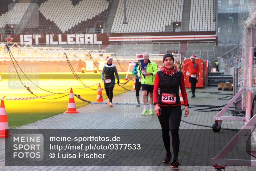 07.12.2025 - St. Pauli X-Mass-Run No. 15 Luisa Fischer http://msf.ph/oto/9377533 07.12.2025 10:01:47 Ziel 39, 5, 2348, 118, 393, 780, 783, 801, 804, 1050, 1124, 1294, 1724, 1760, 1859, 1887, 1892, 2378, 2528, 3187, 3580, 3582, 3629, 3878 meine-sportfotos.de