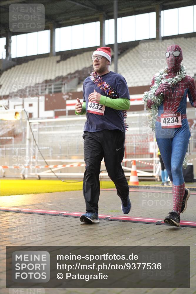 07.12.2025 - St. Pauli X-Mass-Run No. 15 Patografie http://msf.ph/oto/9377536 07.12.2025 10:08:33 Ziel 707, 2247, 2248, 2650, 3212, 3495, 3671, 3759, 4205, 4232, 4234, 4451 meine-sportfotos.de