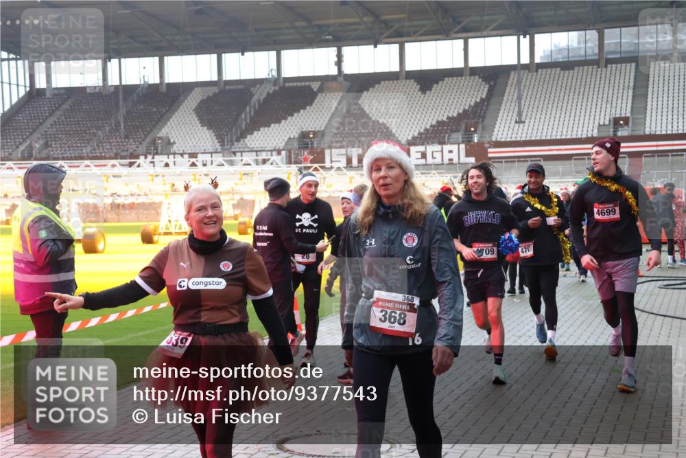 07.12.2025 - St. Pauli X-Mass-Run No. 15 Luisa Fischer http://msf.ph/oto/9377543 07.12.2025 10:27:13 Ziel 639, 28, 09, 368, 15, 368, 470, 4699, 23, 28, 159, 368, 1396, 1468, 1472, 1638, 1639, 2068, 2518, 2648, 2649, 2922, 3698, 3720, 3771, 3787, 3792, 3828, 4093, 4185, 4334, 4353, 4384, 4448, 4460, 4461, 4469, 4481, 4506, 4512, 4529, 4532, 4699, 4703, 4705, 4709, 5010 meine-sportfotos.de
