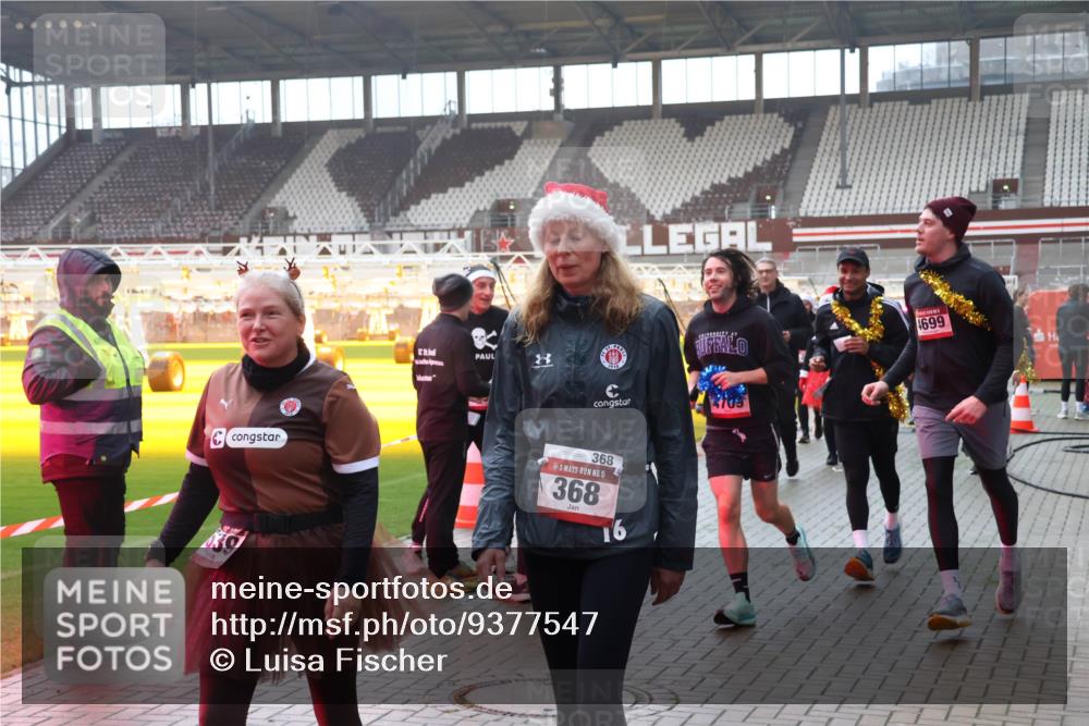 07.12.2025 - St. Pauli X-Mass-Run No. 15 Luisa Fischer http://msf.ph/oto/9377547 07.12.2025 10:27:14 Ziel 368, 15, 368, 16, 4709, 4699, 28, 159, 368, 1396, 1468, 1472, 1638, 1639, 2068, 2518, 2648, 2649, 3720, 3771, 3787, 3792, 3828, 4185, 4334, 4353, 4384, 4448, 4460, 4461, 4469, 4481, 4506, 4512, 4529, 4532, 4699, 4703, 4705, 4709, 5010 meine-sportfotos.de