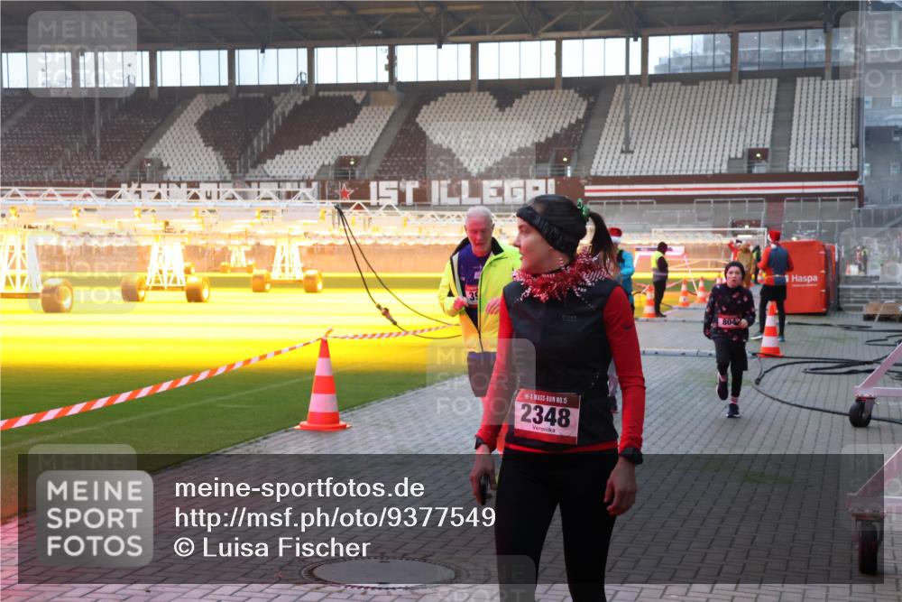 07.12.2025 - St. Pauli X-Mass-Run No. 15 Luisa Fischer http://msf.ph/oto/9377549 07.12.2025 10:01:50 Ziel 39, 804, 15, 2348, 118, 393, 780, 783, 801, 804, 959, 1124, 1294, 1724, 1760, 1859, 1887, 1892, 2167, 2378, 2528, 2681, 3187, 3580, 3582, 3629, 3878 meine-sportfotos.de