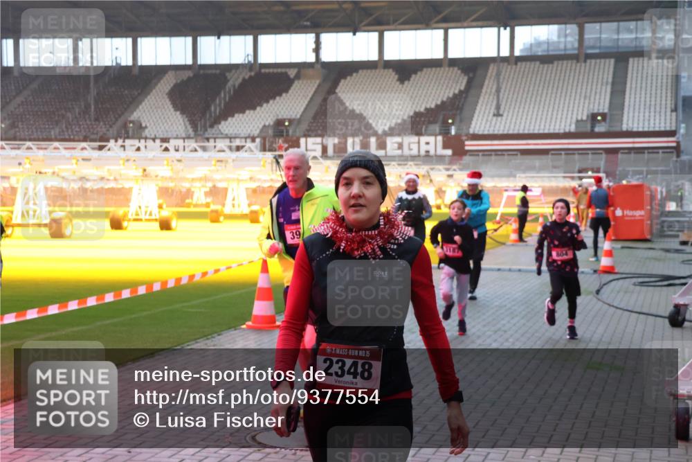 07.12.2025 - St. Pauli X-Mass-Run No. 15 Luisa Fischer http://msf.ph/oto/9377554 07.12.2025 10:01:50 Ziel 39, 15, 2348, 804, 118, 393, 780, 783, 801, 804, 959, 1124, 1294, 1724, 1760, 1859, 1887, 1892, 2167, 2378, 2528, 2681, 3187, 3580, 3582, 3629, 3878 meine-sportfotos.de