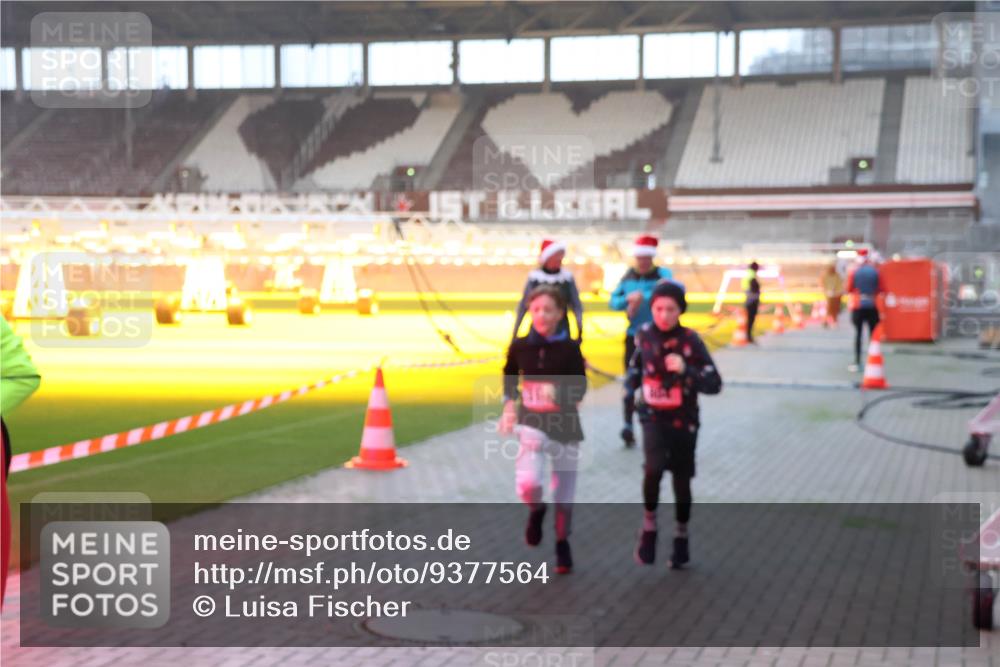 07.12.2025 - St. Pauli X-Mass-Run No. 15 Luisa Fischer http://msf.ph/oto/9377564 07.12.2025 10:01:52 Ziel 118, 393, 780, 783, 801, 804, 959, 1124, 1294, 1724, 1760, 1859, 1887, 1892, 2167, 2378, 2528, 2681, 3187, 3580, 3582, 3629, 3878 meine-sportfotos.de