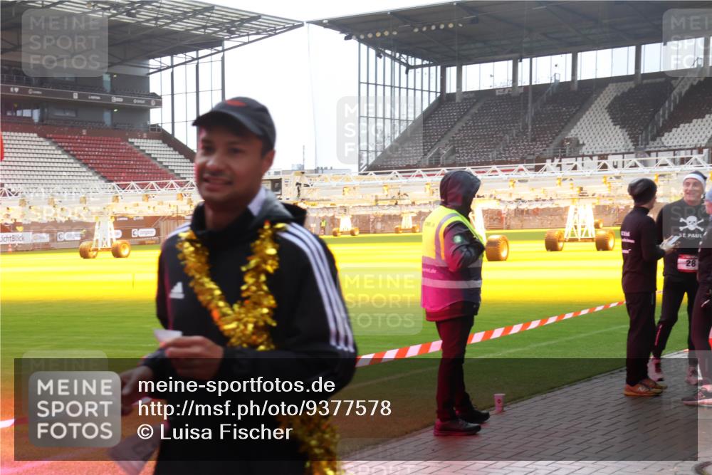 07.12.2025 - St. Pauli X-Mass-Run No. 15 Luisa Fischer http://msf.ph/oto/9377578 07.12.2025 10:27:17 Ziel 28, 159, 1396, 1468, 1472, 1618, 1638, 2068, 2518, 2648, 2649, 3720, 3771, 3787, 3792, 3828, 4185, 4334, 4353, 4384, 4391, 4410, 4448, 4481, 4506, 4512, 4699, 4703, 4705, 4709 meine-sportfotos.de