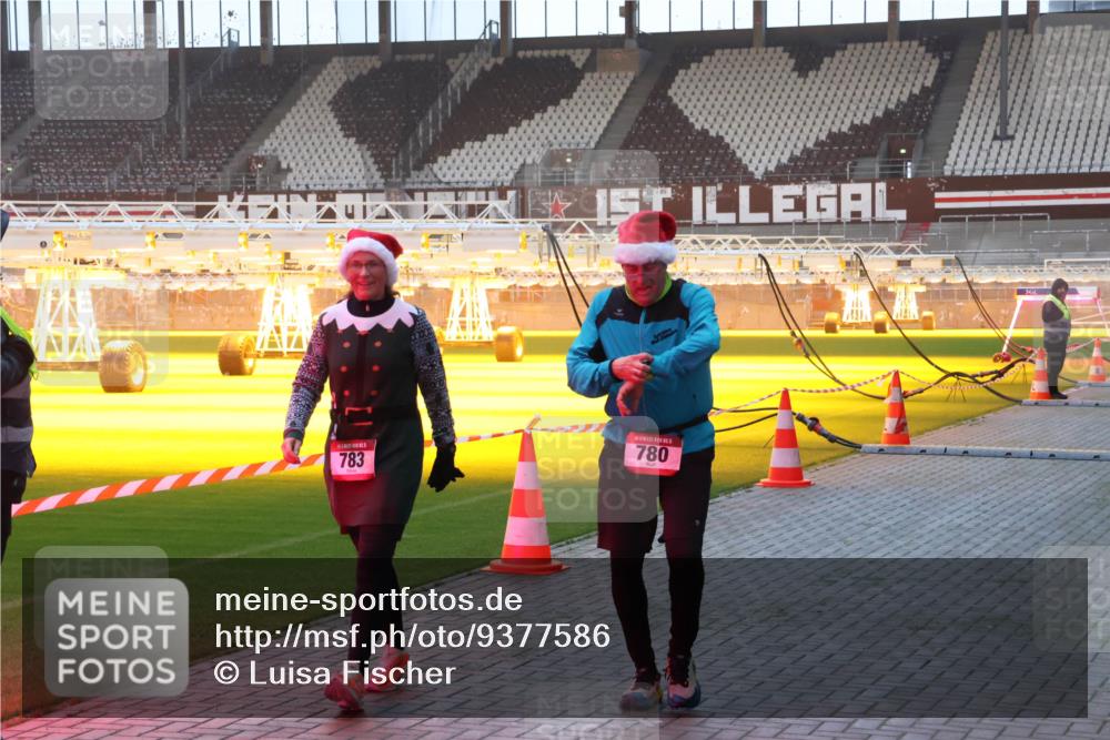 07.12.2025 - St. Pauli X-Mass-Run No. 15 Luisa Fischer http://msf.ph/oto/9377586 07.12.2025 10:01:56 Ziel 780, 783, 118, 393, 780, 783, 801, 804, 959, 1124, 1294, 1724, 1760, 1859, 1887, 1892, 2167, 2528, 2681, 3187, 3580, 3582, 3629, 3878 meine-sportfotos.de