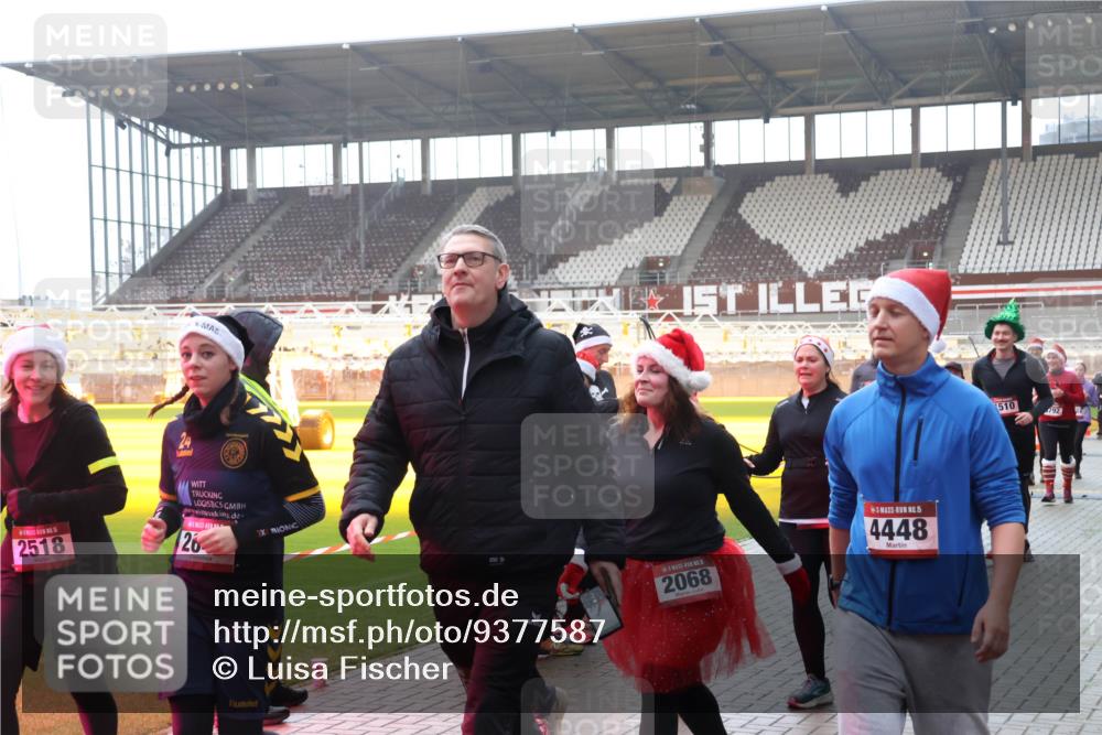 07.12.2025 - St. Pauli X-Mass-Run No. 15 Luisa Fischer http://msf.ph/oto/9377587 07.12.2025 10:27:22 Ziel 5, 2518, 26, 5, 2068, 15, 4448, 510, 792, 159, 1312, 1317, 1396, 1468, 1472, 1618, 3720, 3771, 3787, 3792, 3828, 4185, 4225, 4334, 4353, 4384, 4391, 4409, 4410, 4506, 4512, 4705 meine-sportfotos.de