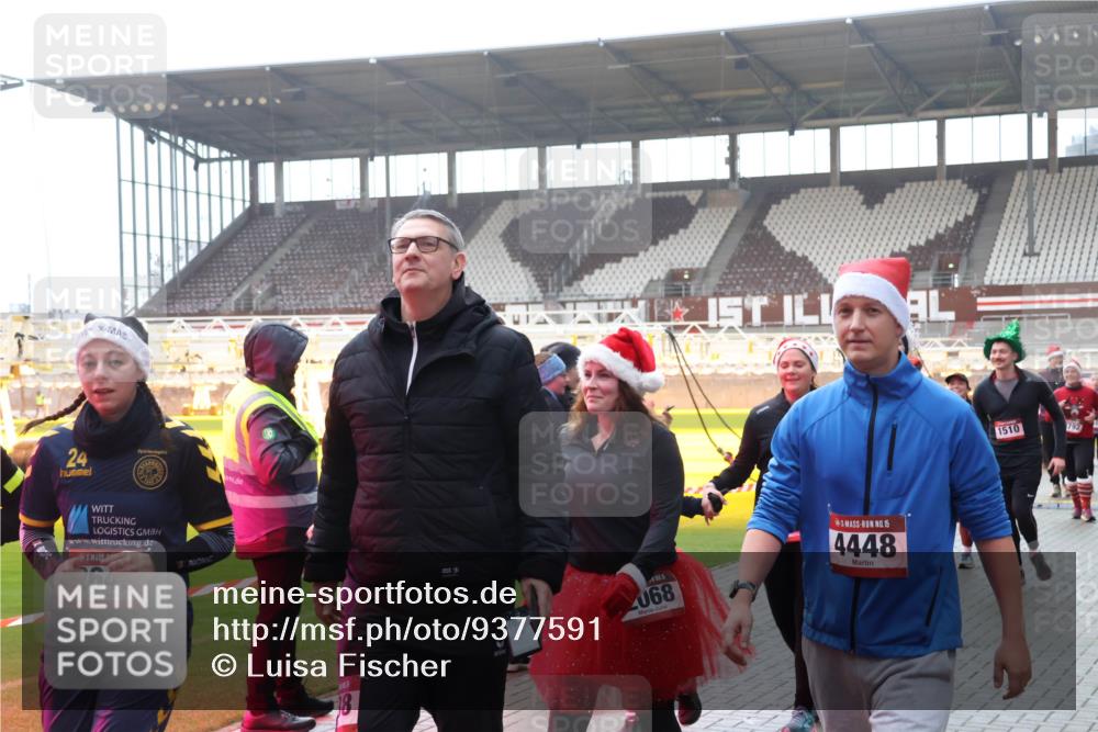 07.12.2025 - St. Pauli X-Mass-Run No. 15 Luisa Fischer http://msf.ph/oto/9377591 07.12.2025 10:27:22 Ziel 24, 264, 38, 068, 15, 4448, 1510, 159, 1312, 1317, 1396, 1468, 1472, 1618, 3720, 3771, 3787, 3792, 3828, 4185, 4225, 4334, 4353, 4384, 4391, 4409, 4410, 4506, 4512, 4705 meine-sportfotos.de
