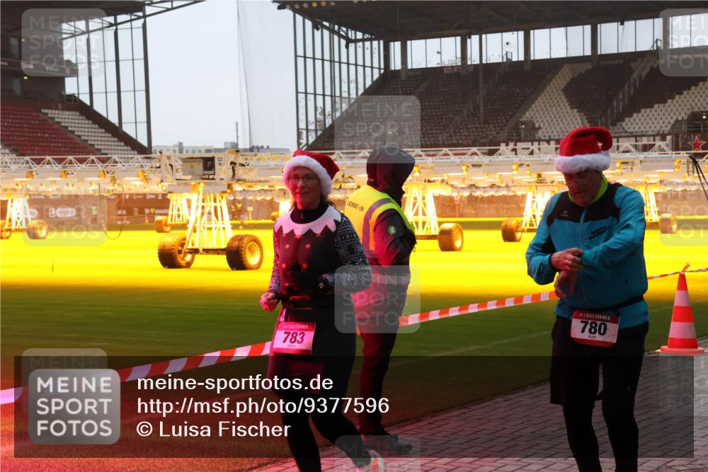 07.12.2025 - St. Pauli X-Mass-Run No. 15 Luisa Fischer http://msf.ph/oto/9377596 07.12.2025 10:01:58 Ziel 783, 15, 780, 118, 393, 780, 783, 801, 804, 959, 1124, 1294, 1724, 1760, 1859, 1887, 1892, 2167, 2528, 2681, 3187, 3580, 3582, 3629, 3878 meine-sportfotos.de