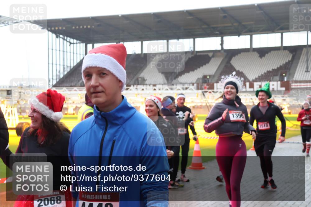 07.12.2025 - St. Pauli X-Mass-Run No. 15 Luisa Fischer http://msf.ph/oto/9377604 07.12.2025 10:27:24 Ziel 15, 2068, 15, 1396, 1510, 159, 1312, 1317, 1468, 1472, 1618, 3720, 3771, 3787, 3792, 3828, 4185, 4225, 4334, 4353, 4384, 4391, 4409, 4410, 4506, 4512, 4705 meine-sportfotos.de