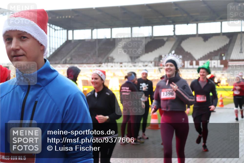 07.12.2025 - St. Pauli X-Mass-Run No. 15 Luisa Fischer http://msf.ph/oto/9377606 07.12.2025 10:27:24 Ziel 15, 1396, 159, 1312, 1317, 1468, 1472, 1618, 3720, 3771, 3787, 3792, 3828, 4185, 4225, 4334, 4353, 4384, 4391, 4409, 4410, 4506, 4512, 4705 meine-sportfotos.de