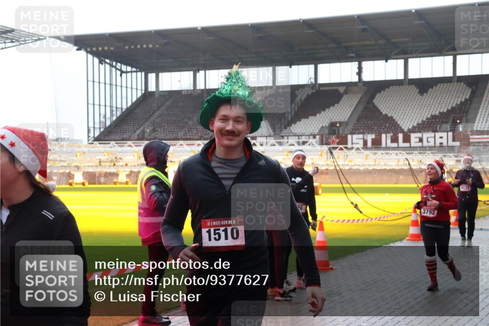 07.12.2025 - St. Pauli X-Mass-Run No. 15 Luisa Fischer http://msf.ph/oto/9377627 07.12.2025 10:27:26 Ziel 15, 1510, 3792, 4532, 159, 1312, 1317, 1468, 1472, 1618, 3720, 3771, 3787, 3792, 3828, 4185, 4225, 4334, 4353, 4384, 4391, 4409, 4410, 4705 meine-sportfotos.de