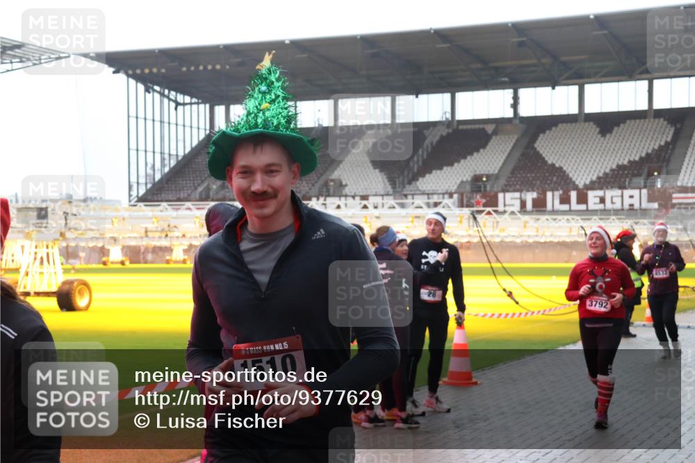 07.12.2025 - St. Pauli X-Mass-Run No. 15 Luisa Fischer http://msf.ph/oto/9377629 07.12.2025 10:27:27 Ziel 15, 1510, 28, 1, 3792, 4532, 159, 1312, 1317, 1468, 1472, 1618, 3571, 3720, 3771, 3787, 3792, 3828, 4185, 4225, 4334, 4353, 4384, 4391, 4409, 4410, 4705 meine-sportfotos.de