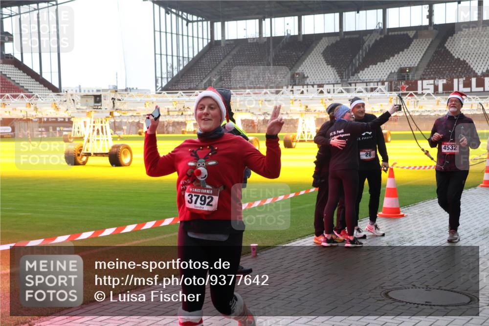 07.12.2025 - St. Pauli X-Mass-Run No. 15 Luisa Fischer http://msf.ph/oto/9377642 07.12.2025 10:27:29 Ziel 00, 15, 3792, 28, 4532, 159, 1312, 1317, 1468, 1472, 1618, 3571, 3720, 3771, 3787, 3792, 3828, 4185, 4225, 4334, 4353, 4384, 4391, 4409, 4410, 4705 meine-sportfotos.de