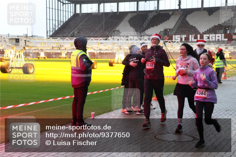 07.12.2025 - St. Pauli X-Mass-Run No. 15 Luisa Fischer http://msf.ph/oto/9377650 07.12.2025 10:27:30 Ziel 4532, 4529, 4384, 159, 1312, 1317, 1468, 1472, 1618, 3571, 3715, 3720, 3771, 3787, 3792, 3828, 4185, 4225, 4334, 4353, 4384, 4391, 4409, 4410, 4705 meine-sportfotos.de