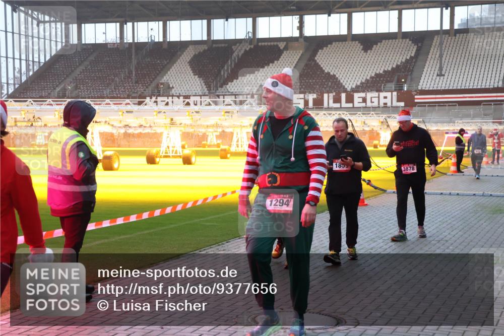 07.12.2025 - St. Pauli X-Mass-Run No. 15 Luisa Fischer http://msf.ph/oto/9377656 07.12.2025 10:02:26 Ziel 1294, 1855, 3878, 804, 959, 1724, 1859, 1934, 2167, 2472, 2681, 2923, 3187, 3580, 3582, 3629, 3878, 3944 meine-sportfotos.de