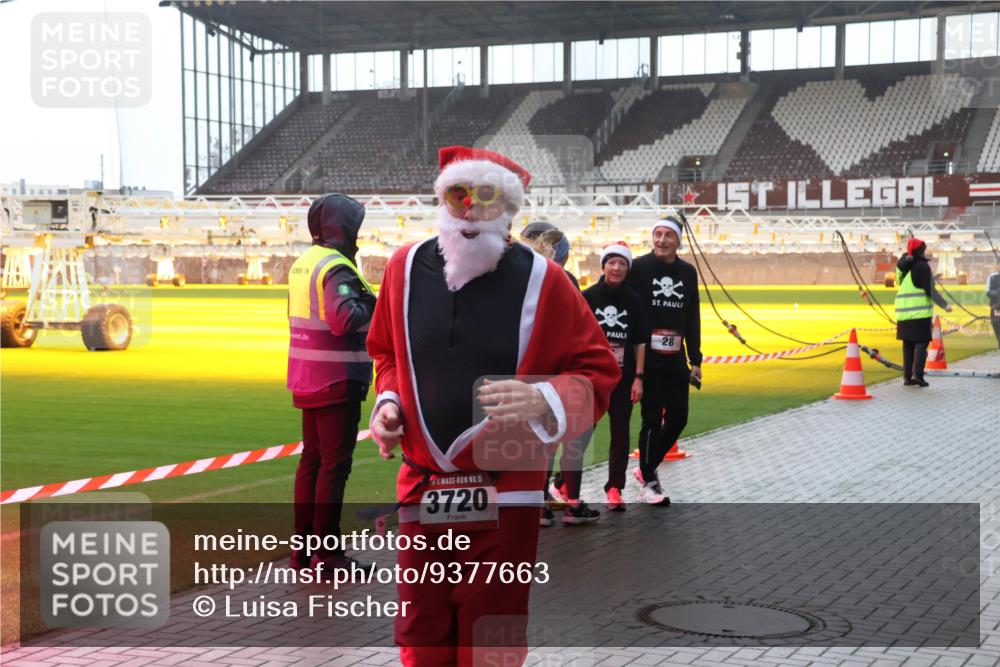 07.12.2025 - St. Pauli X-Mass-Run No. 15 Luisa Fischer http://msf.ph/oto/9377663 07.12.2025 10:27:33 Ziel 15, 3720, 28, 159, 1312, 1317, 1468, 1472, 1618, 3571, 3714, 3715, 3720, 3722, 3771, 3787, 3792, 3828, 4185, 4225, 4334, 4353, 4384, 4391, 4409, 4410, 4435, 4705 meine-sportfotos.de