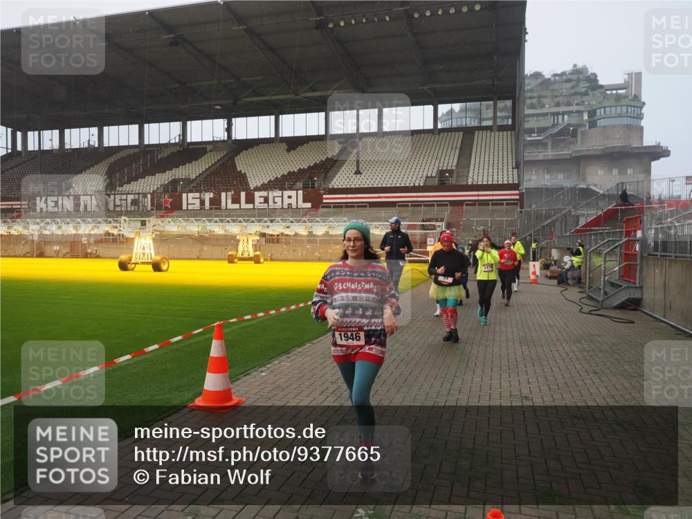 07.12.2025 - St. Pauli X-Mass-Run No. 15 Fabian Wolf http://msf.ph/oto/9377665 07.12.2025 10:06:26 Ziel 34, 187, 562, 893, 1119, 1369, 1479, 1480, 1832, 1937, 1946, 3213, 3232, 3534, 3535, 3536, 3537, 4459, 4657, 4665, 4670, 4672, 4676, 4677, 4736, 4739 meine-sportfotos.de