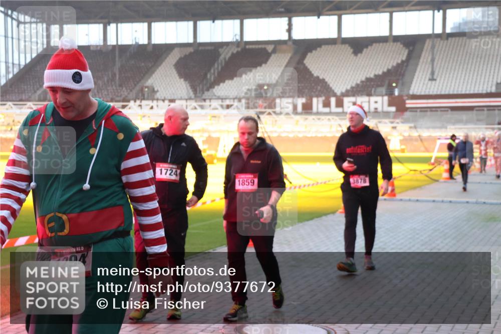 07.12.2025 - St. Pauli X-Mass-Run No. 15 Luisa Fischer http://msf.ph/oto/9377672 07.12.2025 10:02:29 Ziel 27, 15, 1294, 1724, 1859, 3878, 63, 304, 959, 1724, 1859, 1934, 2167, 2472, 2681, 2923, 3580, 3582, 3629, 3944 meine-sportfotos.de