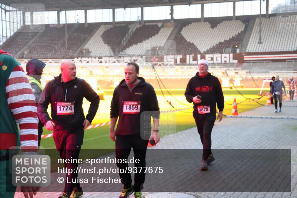 07.12.2025 - St. Pauli X-Mass-Run No. 15 Luisa Fischer http://msf.ph/oto/9377675 07.12.2025 10:02:29 Ziel 1724, 1859, 3878, 63, 304, 959, 1724, 1859, 1934, 2167, 2472, 2681, 2923, 3580, 3582, 3629, 3944 meine-sportfotos.de