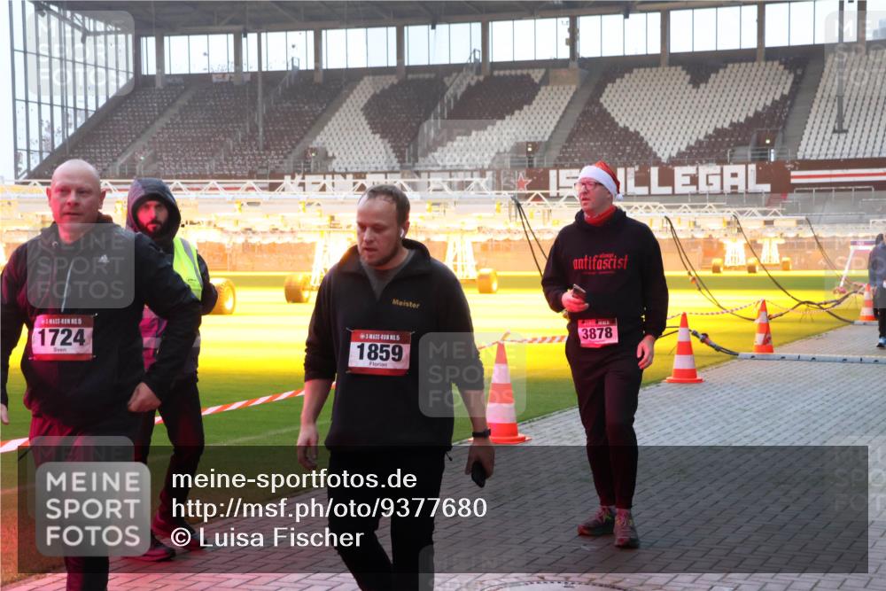 07.12.2025 - St. Pauli X-Mass-Run No. 15 Luisa Fischer http://msf.ph/oto/9377680 07.12.2025 10:02:30 Ziel 15, 1724, 3878, 15, 1859, 63, 304, 959, 1724, 1859, 1934, 2167, 2472, 2681, 2923, 3580, 3582, 3629, 3944 meine-sportfotos.de