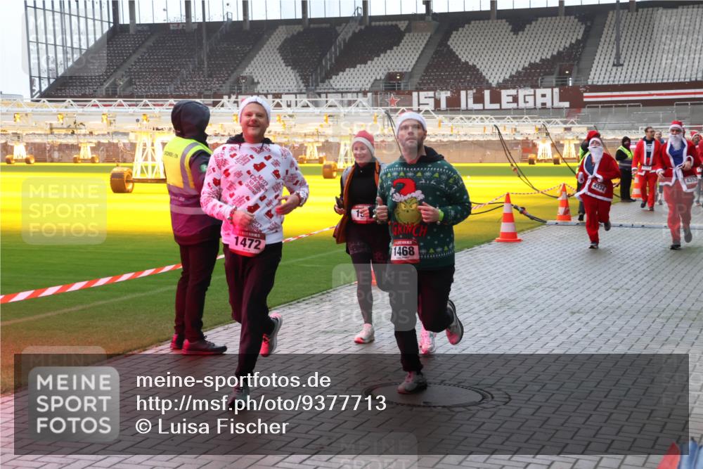 07.12.2025 - St. Pauli X-Mass-Run No. 15 Luisa Fischer http://msf.ph/oto/9377713 07.12.2025 10:27:42 Ziel 1472, 1468, 4334, 4353, 159, 1312, 1317, 1468, 1472, 1618, 2677, 3154, 3156, 3571, 3706, 3707, 3714, 3715, 3720, 3722, 3723, 3771, 3787, 3793, 4225, 4334, 4353, 4384, 4391, 4409, 4410, 4435 meine-sportfotos.de