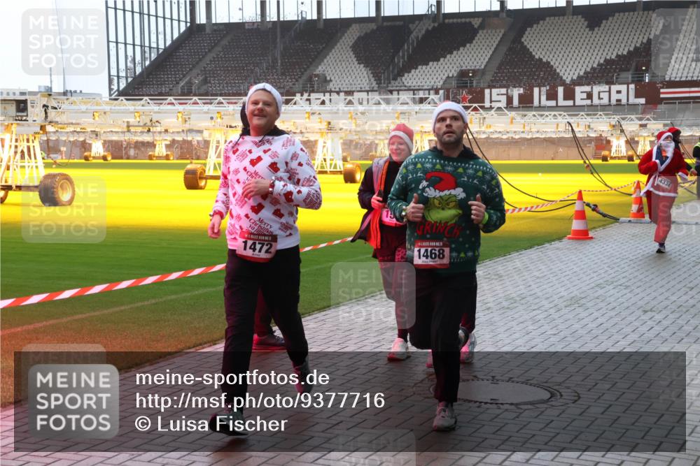 07.12.2025 - St. Pauli X-Mass-Run No. 15 Luisa Fischer http://msf.ph/oto/9377716 07.12.2025 10:27:43 Ziel 5, 1472, 15, 1468, 4334, 159, 1312, 1317, 1468, 1472, 1618, 2677, 3154, 3156, 3571, 3706, 3707, 3714, 3715, 3720, 3722, 3723, 3793, 4225, 4334, 4353, 4384, 4391, 4409, 4410, 4435 meine-sportfotos.de