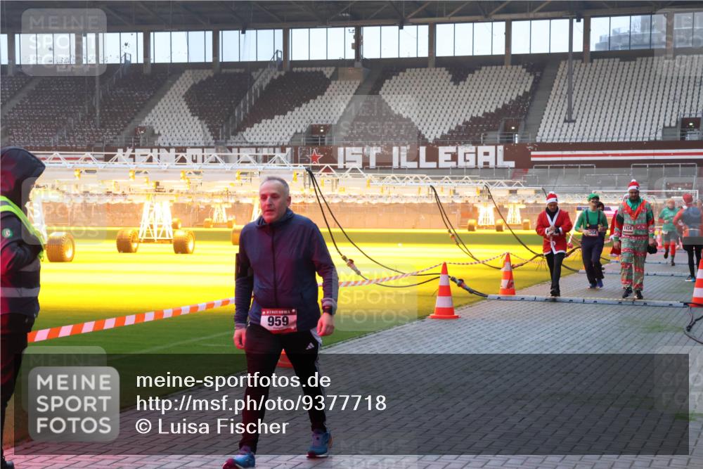 07.12.2025 - St. Pauli X-Mass-Run No. 15 Luisa Fischer http://msf.ph/oto/9377718 07.12.2025 10:02:44 Ziel 959, 1934, 304, 63, 304, 1105, 1828, 1829, 1934, 2472, 2510, 2514, 2604, 2908, 2923, 3944 meine-sportfotos.de