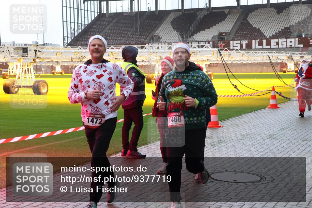 07.12.2025 - St. Pauli X-Mass-Run No. 15 Luisa Fischer http://msf.ph/oto/9377719 07.12.2025 10:27:43 Ziel 1472, 1468, 4334, 159, 1312, 1317, 1468, 1472, 1618, 2677, 3154, 3156, 3571, 3706, 3707, 3714, 3715, 3720, 3722, 3723, 3793, 4225, 4334, 4353, 4384, 4391, 4409, 4410, 4435 meine-sportfotos.de