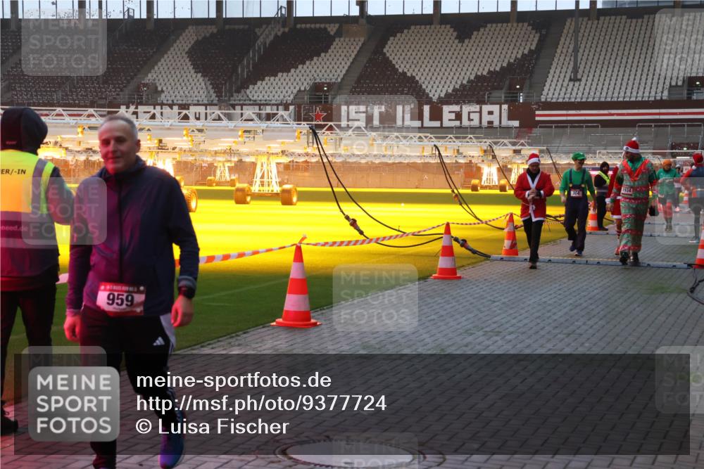 07.12.2025 - St. Pauli X-Mass-Run No. 15 Luisa Fischer http://msf.ph/oto/9377724 07.12.2025 10:02:45 Ziel 959, 1934, 63, 304, 1105, 1828, 1829, 1934, 2472, 2510, 2514, 2604, 2908, 2923, 3944 meine-sportfotos.de