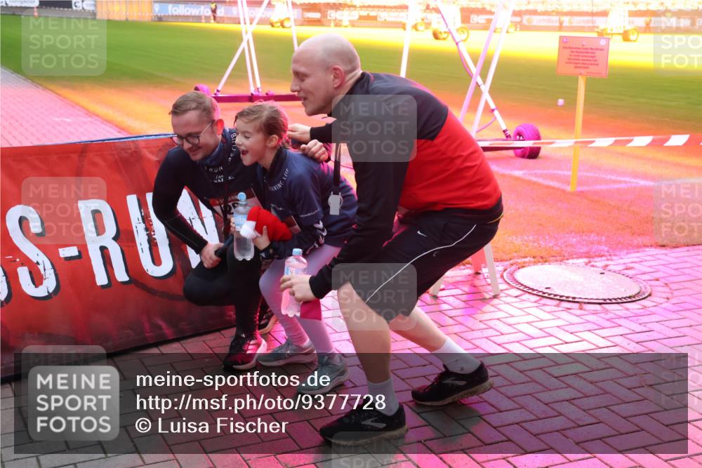 07.12.2025 - St. Pauli X-Mass-Run No. 15 Luisa Fischer http://msf.ph/oto/9377728 07.12.2025 10:02:51 Ziel 115, 63, 304, 1105, 1828, 1829, 1934, 2472, 2510, 2514, 2604, 2780, 2781, 2908, 2923, 3944 meine-sportfotos.de