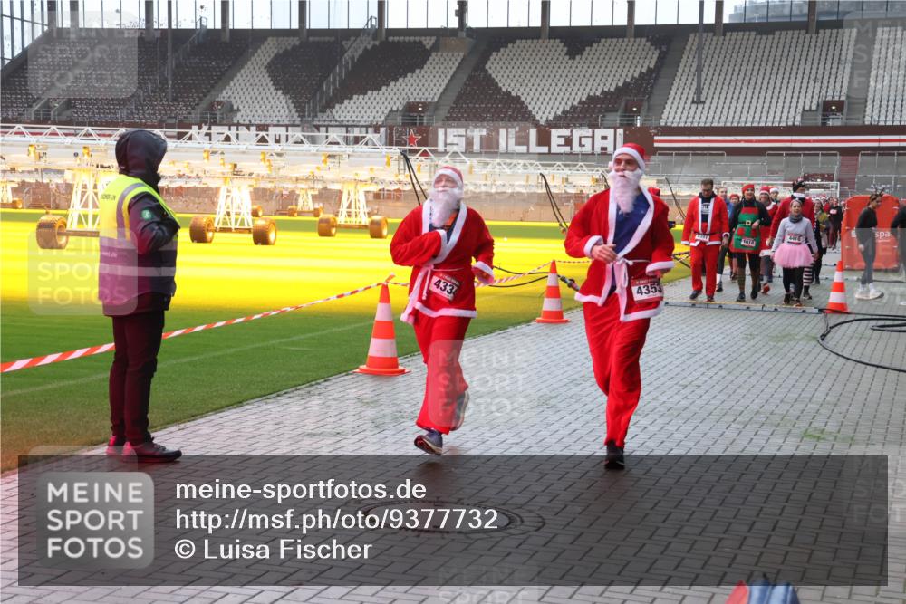 07.12.2025 - St. Pauli X-Mass-Run No. 15 Luisa Fischer http://msf.ph/oto/9377732 07.12.2025 10:27:46 Ziel 4334, 4353, 1618, 4410, 159, 175, 1312, 1317, 1468, 1472, 1618, 2677, 3154, 3156, 3571, 3706, 3707, 3714, 3715, 3720, 3722, 3723, 3793, 4225, 4334, 4353, 4391, 4409, 4410, 4435 meine-sportfotos.de
