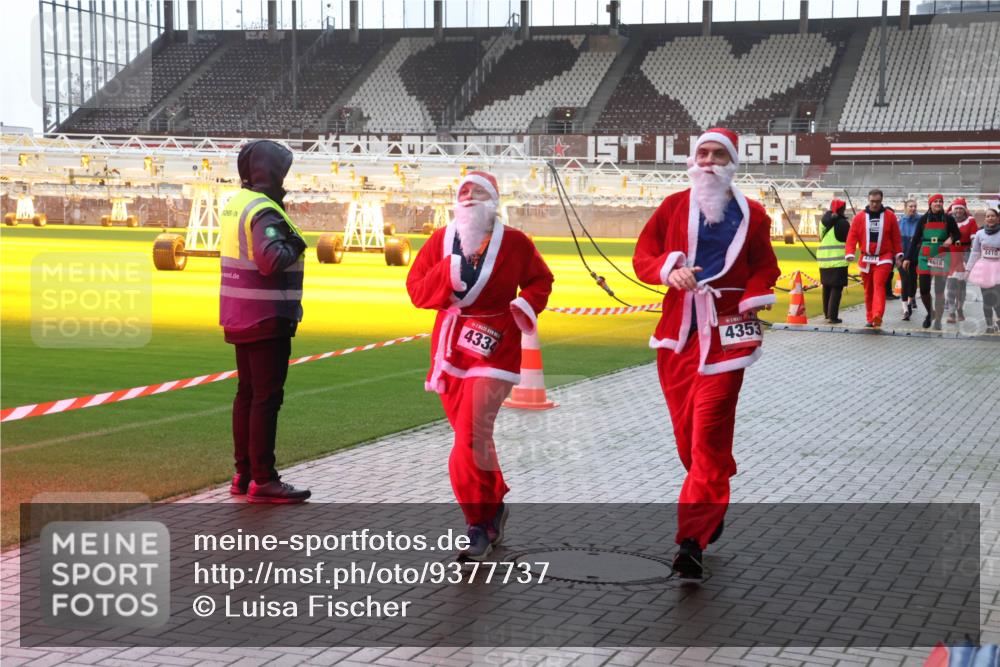 07.12.2025 - St. Pauli X-Mass-Run No. 15 Luisa Fischer http://msf.ph/oto/9377737 07.12.2025 10:27:46 Ziel 4334, 4353, 4391, 1618, 4410, 159, 175, 1312, 1317, 1468, 1472, 1618, 2677, 3154, 3156, 3571, 3706, 3707, 3714, 3715, 3720, 3722, 3723, 3793, 4225, 4334, 4353, 4391, 4409, 4410, 4435 meine-sportfotos.de