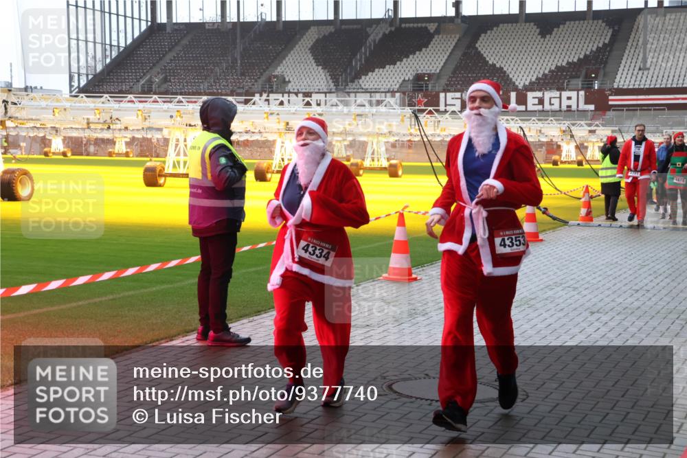 07.12.2025 - St. Pauli X-Mass-Run No. 15 Luisa Fischer http://msf.ph/oto/9377740 07.12.2025 10:27:47 Ziel 4334, 4353, 4391, 1618, 159, 175, 1312, 1317, 1468, 1472, 1618, 2060, 2677, 3154, 3156, 3571, 3706, 3707, 3714, 3715, 3720, 3722, 3723, 3793, 4225, 4334, 4353, 4391, 4409, 4410, 4435, 4515, 4516 meine-sportfotos.de