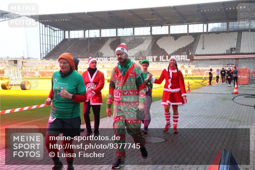 07.12.2025 - St. Pauli X-Mass-Run No. 15 Luisa Fischer http://msf.ph/oto/9377745 07.12.2025 10:02:57 Ziel 9472, 1934, 63, 304, 1105, 1828, 1829, 1934, 2510, 2514, 2604, 2780, 2781, 2908, 2923, 3518, 3892, 3944 meine-sportfotos.de