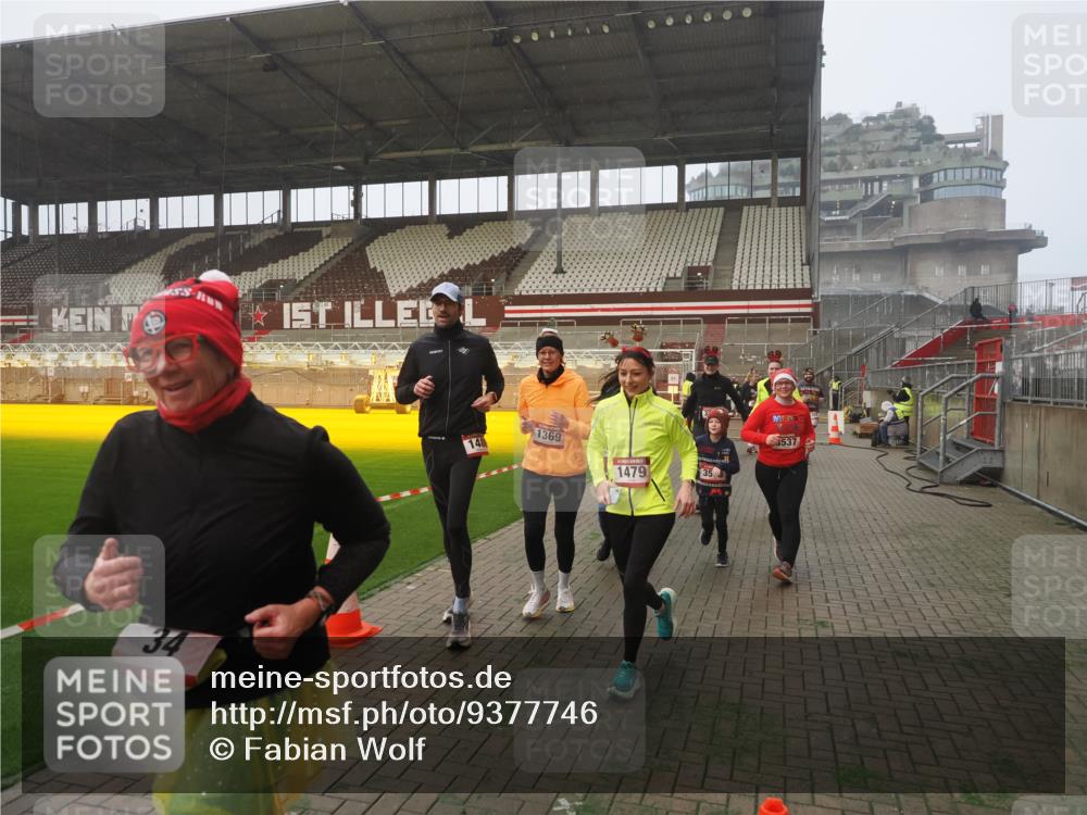 07.12.2025 - St. Pauli X-Mass-Run No. 15 Fabian Wolf http://msf.ph/oto/9377746 07.12.2025 10:06:29 Ziel 34, 187, 562, 1369, 1479, 1480, 1832, 1946, 3213, 3232, 3534, 3535, 3536, 3537, 4459, 4657, 4672, 4677, 4736, 4739 meine-sportfotos.de