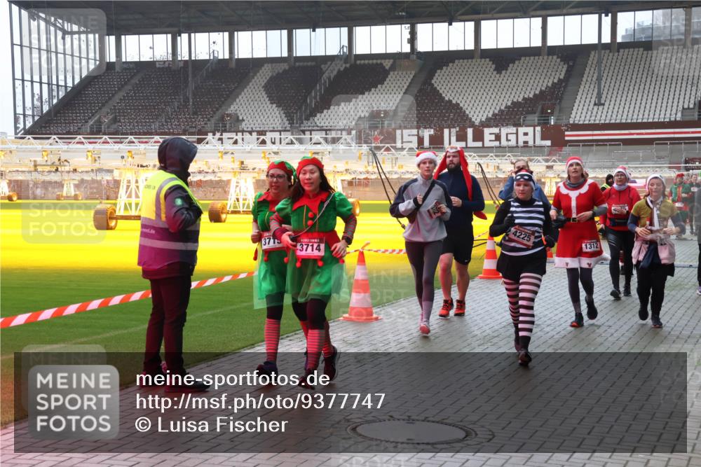 07.12.2025 - St. Pauli X-Mass-Run No. 15 Luisa Fischer http://msf.ph/oto/9377747 07.12.2025 10:27:55 Ziel 3713, 3714, 4225, 1312, 175, 1312, 1317, 1468, 1472, 1618, 2060, 2101, 2188, 2677, 3154, 3156, 3458, 3571, 3706, 3707, 3713, 3714, 3715, 3720, 3722, 3723, 3793, 4225, 4334, 4353, 4383, 4391, 4409, 4410, 4435, 4462, 4463, 4515, 4516 meine-sportfotos.de