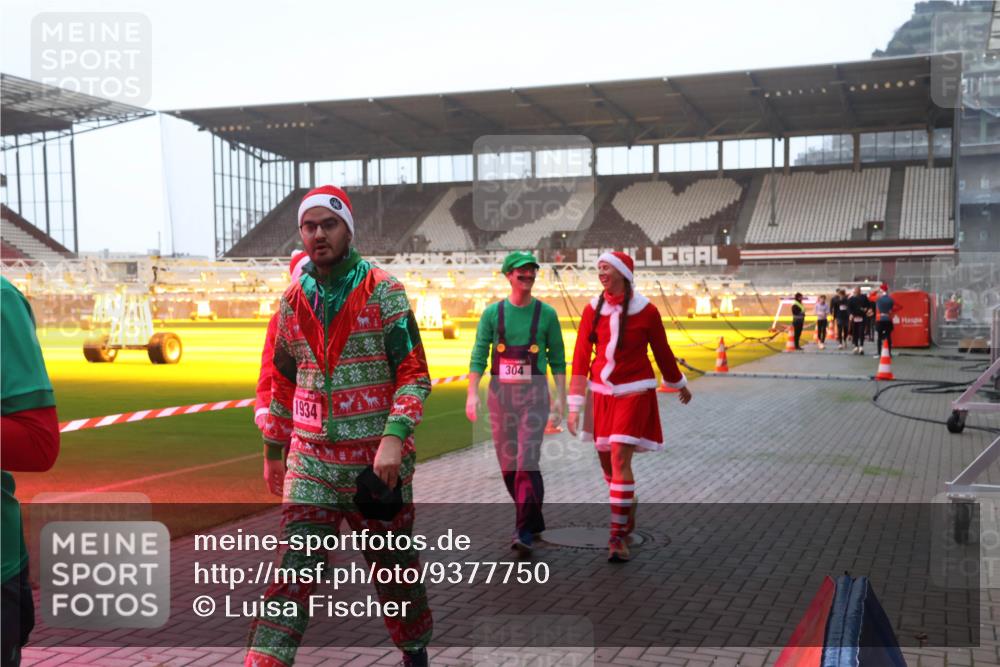 07.12.2025 - St. Pauli X-Mass-Run No. 15 Luisa Fischer http://msf.ph/oto/9377750 07.12.2025 10:02:58 Ziel 1934, 304, 63, 304, 918, 1105, 1314, 1828, 1829, 1934, 2510, 2514, 2604, 2780, 2781, 2908, 2923, 3518, 3892, 3944 meine-sportfotos.de