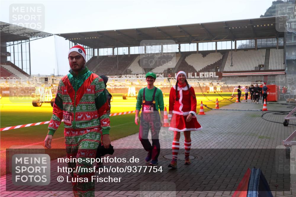 07.12.2025 - St. Pauli X-Mass-Run No. 15 Luisa Fischer http://msf.ph/oto/9377754 07.12.2025 10:02:58 Ziel 1934, 304, 63, 304, 918, 1105, 1314, 1828, 1829, 1934, 2510, 2514, 2604, 2780, 2781, 2908, 2923, 3518, 3892, 3944 meine-sportfotos.de