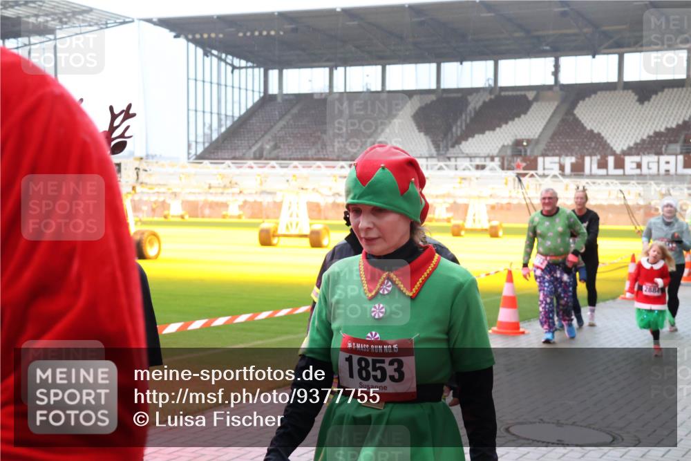 07.12.2025 - St. Pauli X-Mass-Run No. 15 Luisa Fischer http://msf.ph/oto/9377755 07.12.2025 11:06:00 Ziel 15, 1853, 2884, 199, 200, 201, 434, 831, 889, 924, 925, 927, 929, 932, 973, 1046, 1049, 1092, 1152, 1196, 1208, 1311, 1428, 1432, 1492, 1600, 1630, 1840, 1841, 2006, 2254, 2884, 3272, 3278 meine-sportfotos.de