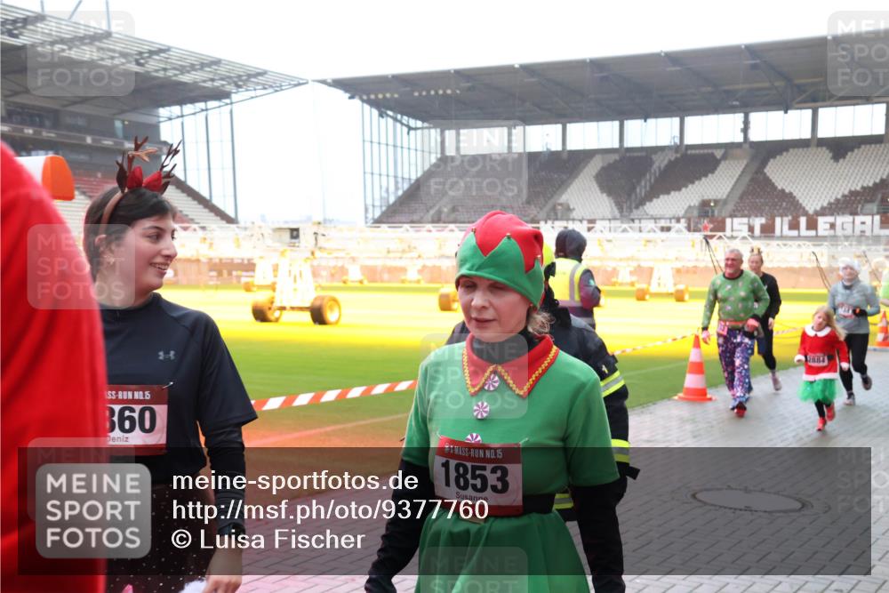 07.12.2025 - St. Pauli X-Mass-Run No. 15 Luisa Fischer http://msf.ph/oto/9377760 07.12.2025 11:06:01 Ziel 15, 360, 15, 1853, 2884, 199, 200, 201, 434, 831, 924, 925, 927, 929, 932, 973, 1046, 1049, 1092, 1196, 1208, 1311, 1428, 1432, 1492, 1600, 1608, 1630, 1840, 1841, 2006, 2254, 2884, 3272, 3278 meine-sportfotos.de