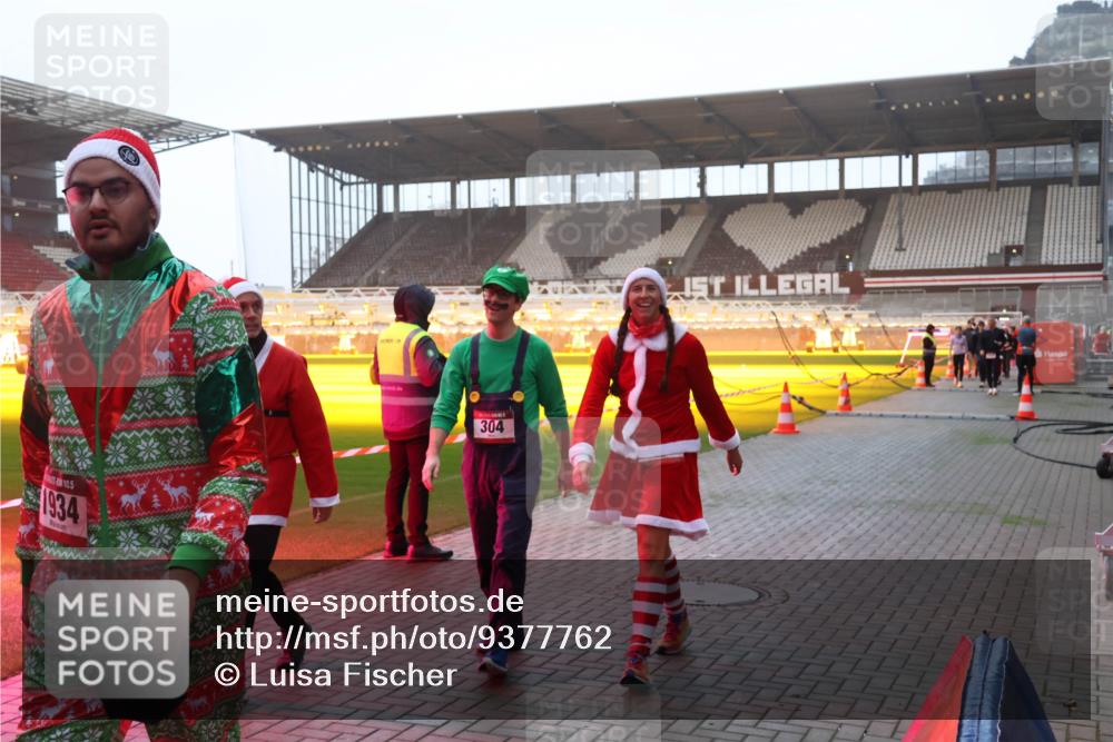 07.12.2025 - St. Pauli X-Mass-Run No. 15 Luisa Fischer http://msf.ph/oto/9377762 07.12.2025 10:02:59 Ziel 1, 5, 1934, 304, 63, 304, 885, 918, 1105, 1314, 1828, 1829, 1934, 2510, 2514, 2604, 2780, 2781, 2908, 2923, 3284, 3518, 3892, 3944 meine-sportfotos.de