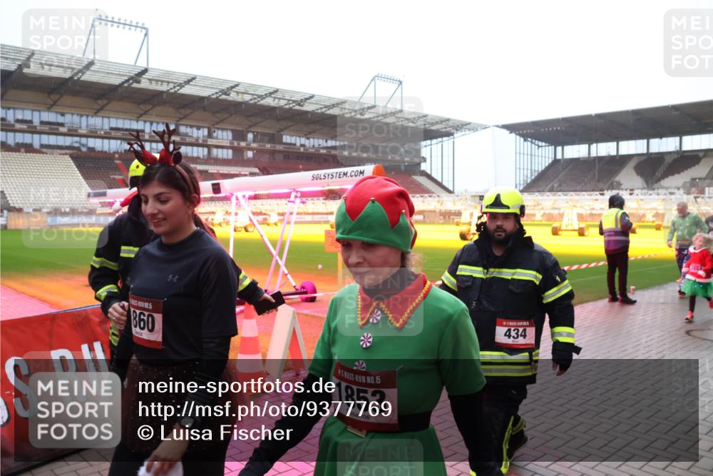 07.12.2025 - St. Pauli X-Mass-Run No. 15 Luisa Fischer http://msf.ph/oto/9377769 07.12.2025 11:06:02 Ziel 860, 15, 1853, 434, 199, 200, 201, 298, 434, 831, 924, 925, 927, 929, 932, 973, 1046, 1049, 1092, 1196, 1208, 1311, 1428, 1432, 1492, 1600, 1608, 1630, 1840, 1841, 2006, 2254, 2884, 3272, 3278 meine-sportfotos.de
