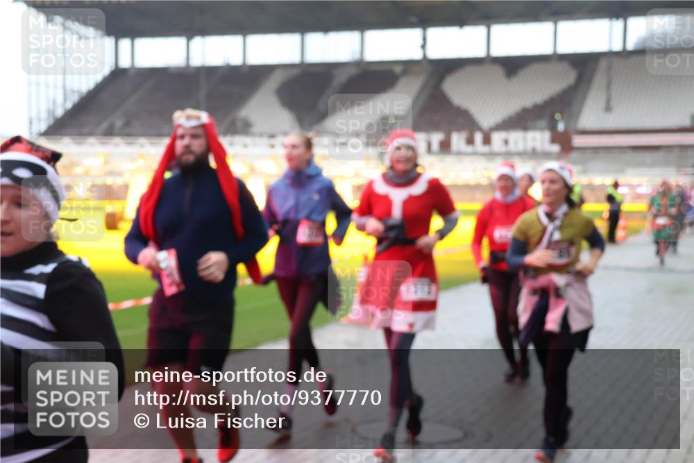 07.12.2025 - St. Pauli X-Mass-Run No. 15 Luisa Fischer http://msf.ph/oto/9377770 07.12.2025 10:27:58 Ziel 175, 1312, 1317, 1468, 1472, 1618, 2060, 2101, 2188, 2677, 3154, 3156, 3458, 3571, 3706, 3707, 3713, 3714, 3715, 3722, 3723, 3793, 4225, 4334, 4353, 4383, 4391, 4409, 4410, 4435, 4462, 4463, 4515, 4516 meine-sportfotos.de