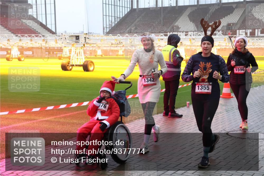 07.12.2025 - St. Pauli X-Mass-Run No. 15 Luisa Fischer http://msf.ph/oto/9377774 07.12.2025 11:08:47 Ziel 5, 76, 1342, 15, 1355, 6, 1596, 100, 152, 155, 166, 396, 446, 629, 635, 653, 758, 772, 774, 784, 1078, 1107, 1123, 1129, 1170, 1184, 1226, 1230, 1249, 1342, 1355, 1412, xxxx, 1424, 1491, 1520, 1525, 1559, 1560, 1596, 1625, 1706, 1809, 1810, 2259, 2893, 4584, 4798, 4815, 4819, 4830 meine-sportfotos.de