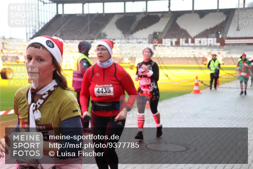 07.12.2025 - St. Pauli X-Mass-Run No. 15 Luisa Fischer http://msf.ph/oto/9377785 07.12.2025 10:28:01 Ziel 15, 35, 4435, 3793, 1, 175, 1312, 1317, 1618, 1717, 2060, 2101, 2188, 2677, 3154, 3156, 3458, 3571, 3706, 3707, 3713, 3714, 3715, 3722, 3723, 3793, 4132, 4133, 4225, 4350, 4383, 4391, 4409, 4410, 4435, 4462, 4463, 4515, 4516, 4875 meine-sportfotos.de